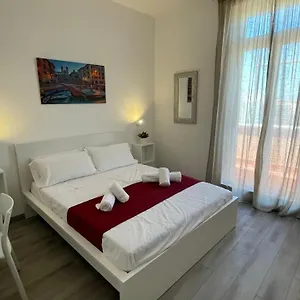  Apartment Caracciolo33